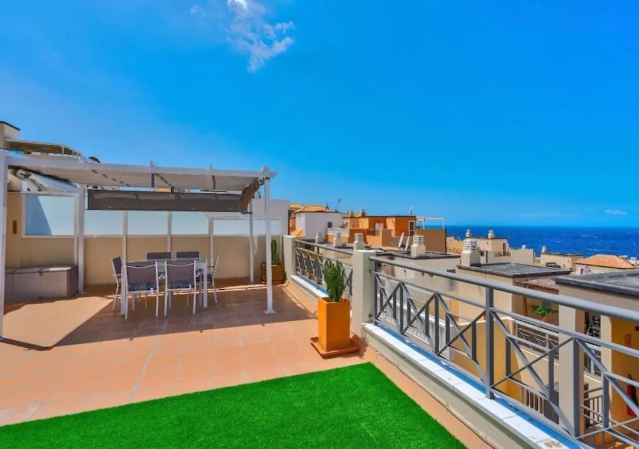 Panoramic Paradise: Stunning 3-Bedroom Retreat Callao Salvaje Apartmán