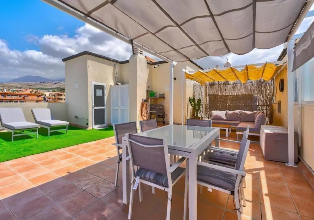 Panoramic Paradise: Stunning 3-Bedroom Retreat Callao Salvaje Apartment