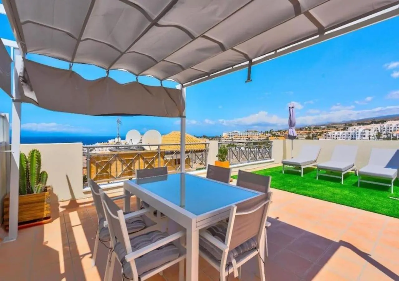 Panoramic Paradise: Stunning 3-Bedroom Retreat Callao Salvaje