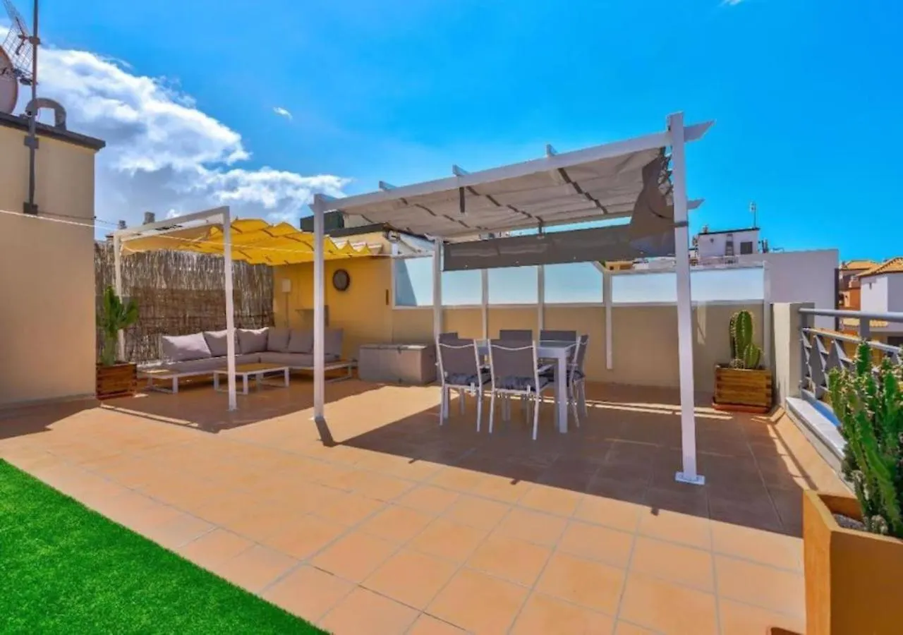 Panoramic Paradise: Stunning 3-Bedroom Retreat Callao Salvaje