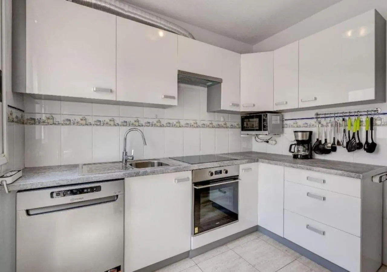 Panoramic Paradise: Stunning 3-Bedroom Retreat Callao Salvaje